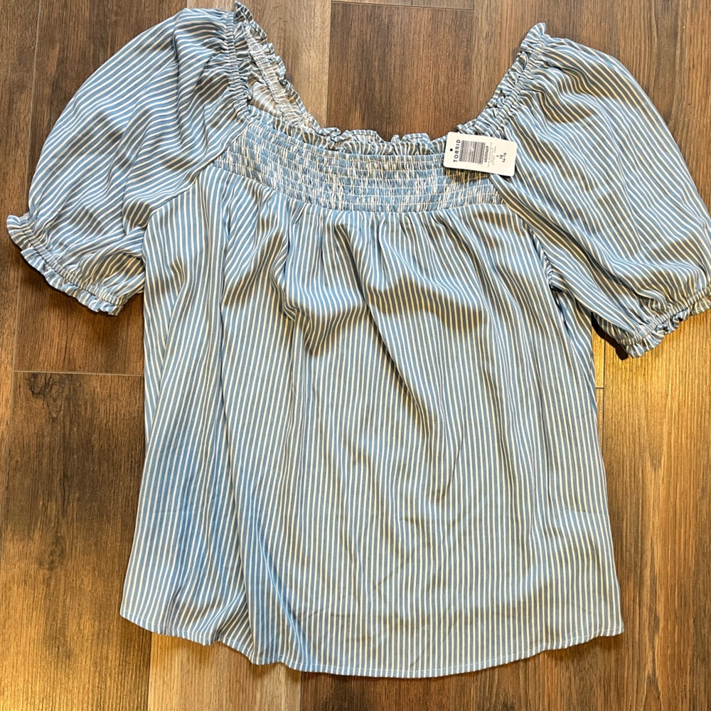 NWT Torrid 1X Gauze Smocked Yoke Top